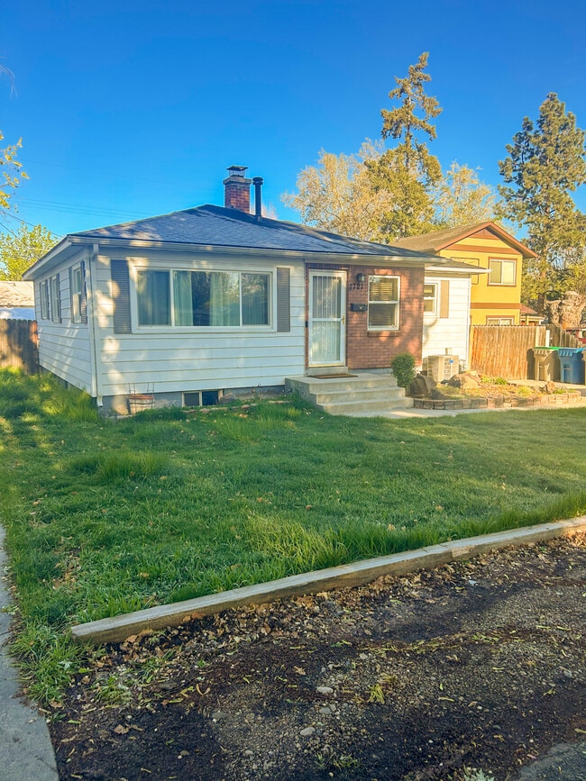 Building Photo - 1721 S Shoshone St