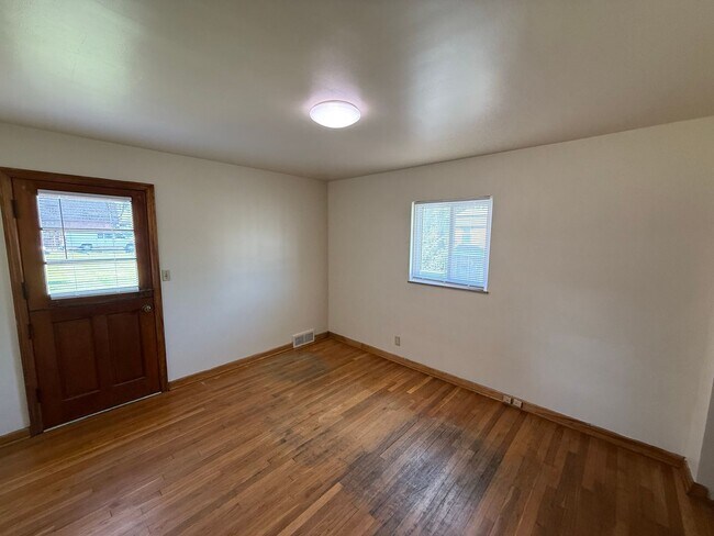 Building Photo - 171 W Patterson Ave