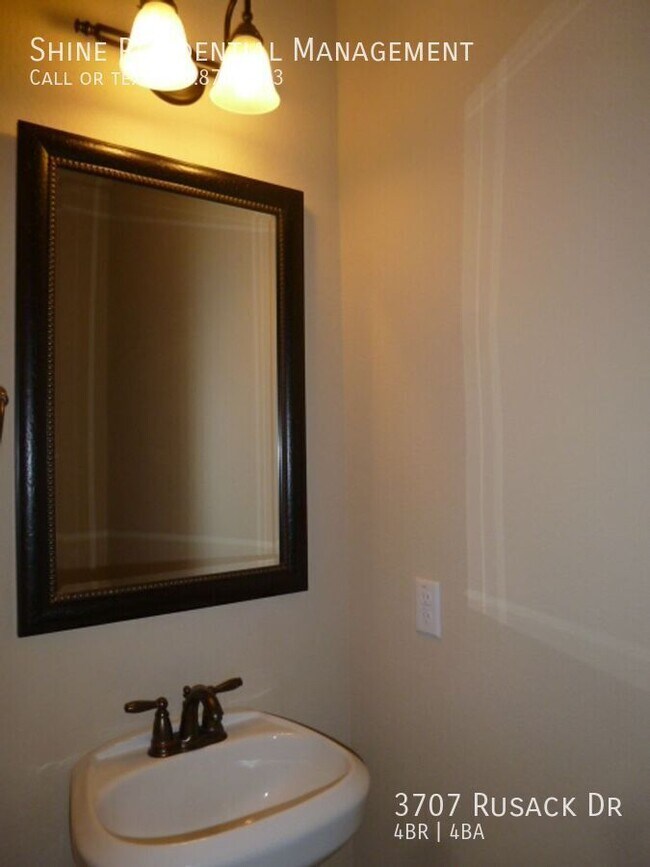 Building Photo - 3707 Rusack Dr