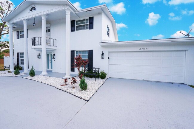 Building Photo - 651 NW 42nd Ave