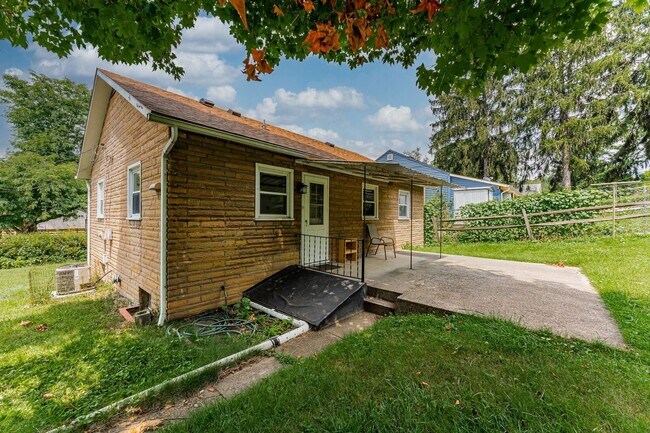 Building Photo - 500 Melrose St