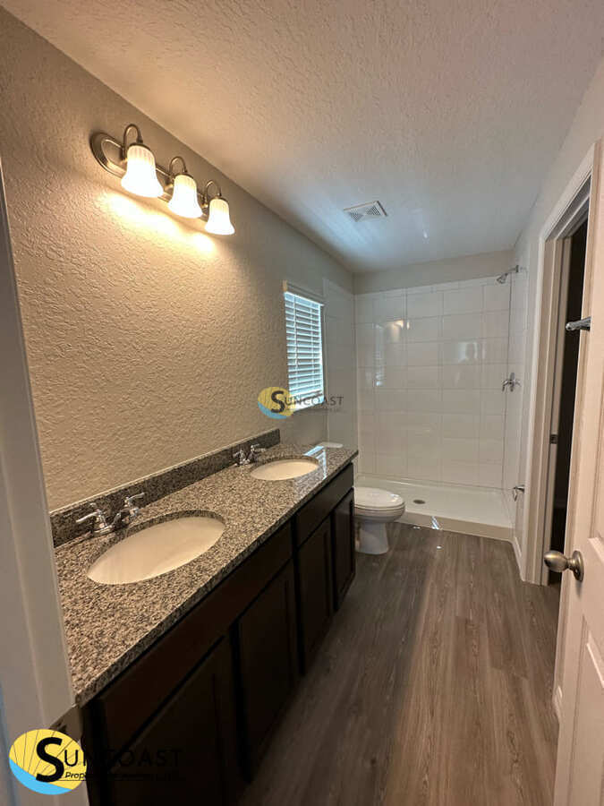 Building Photo - 8009 N Primrose Dr