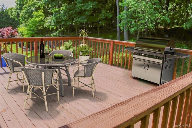 Building Photo - 5 Ridge Rd