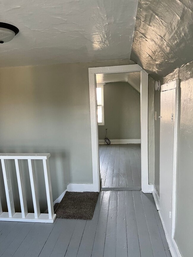 Building Photo - 3 bedroom 1 bath home!