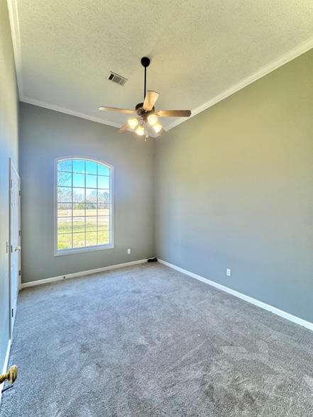 Building Photo - 54 Lawrence Rd