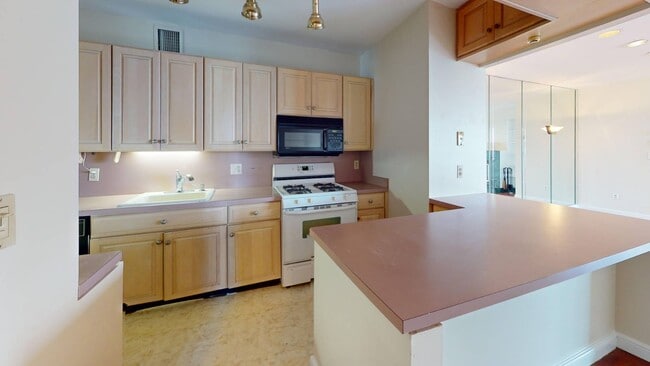 Building Photo - 31 Hylan Blvd