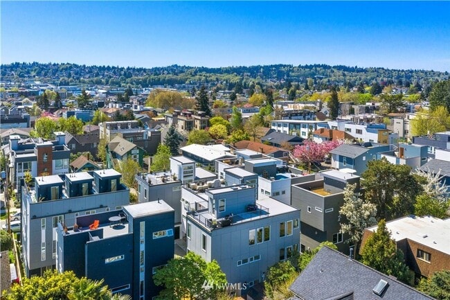 Building Photo - Modern & Chic Ballard Stand-Alone Home Nea...