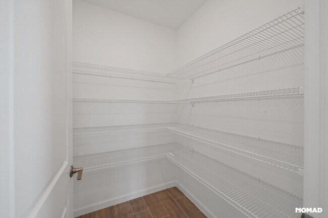 Building Photo - Spacious 5BR House in Fort Pierce, minutes...