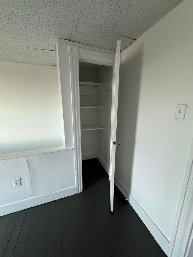 Building Photo - 623 Walnut St