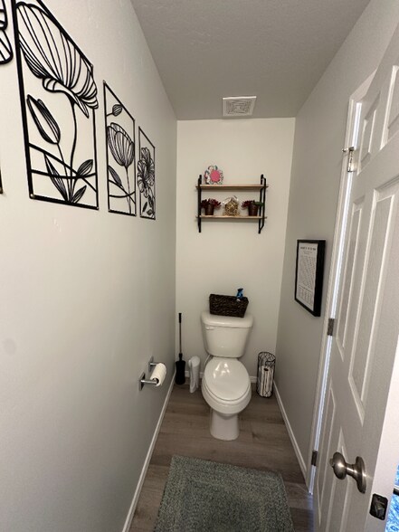 Building Photo - 1860 SW Sharpshinned Ave