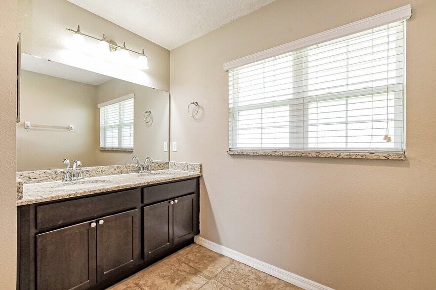 Building Photo - 3042 Drema Dr