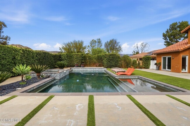 Building Photo - 9651 Sagebrush Ave