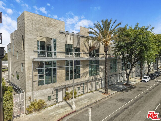 Building Photo - 717 Highland Ave