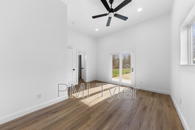 Building Photo - 1259 Bonham St