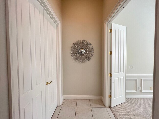 Building Photo - GORGEOUS SINGLE FAMILY HOME - PROPERTY  FU...