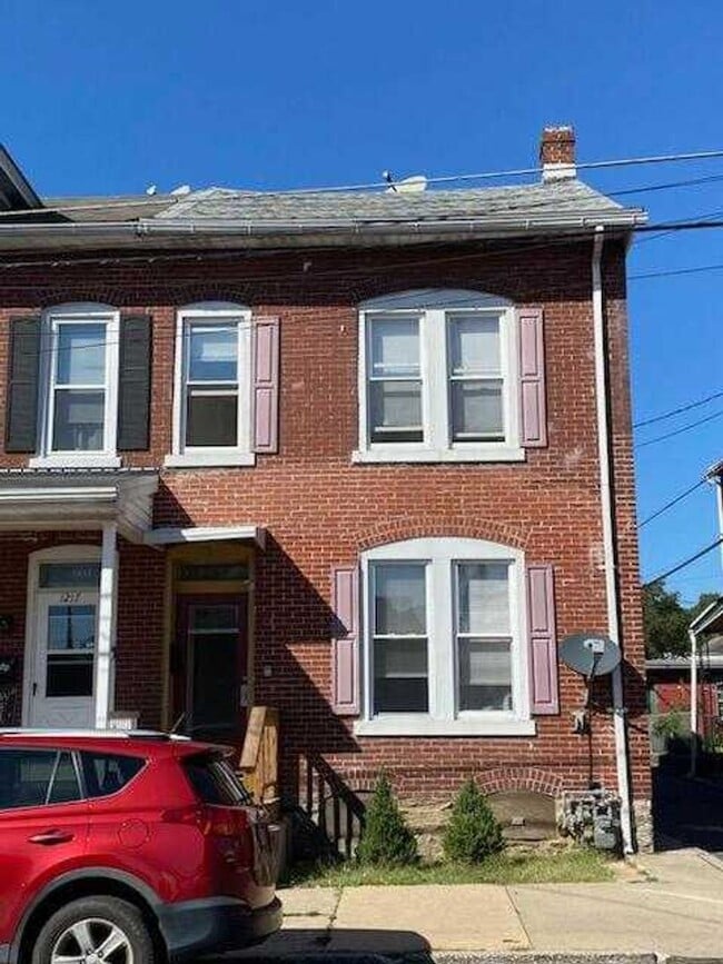 Primary Photo - 1215 Lehman St