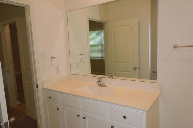 Building Photo - 10470 Sweetwater Creek Dr