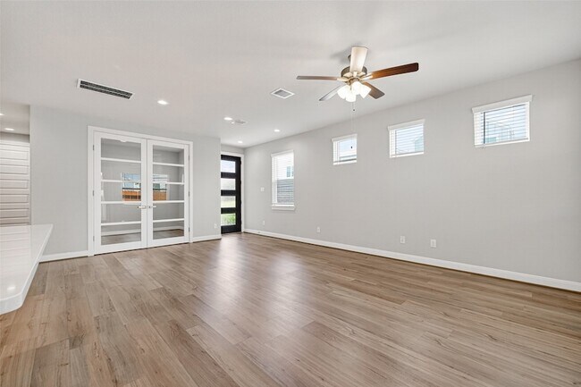 Building Photo - 3103 Little Gem Ln