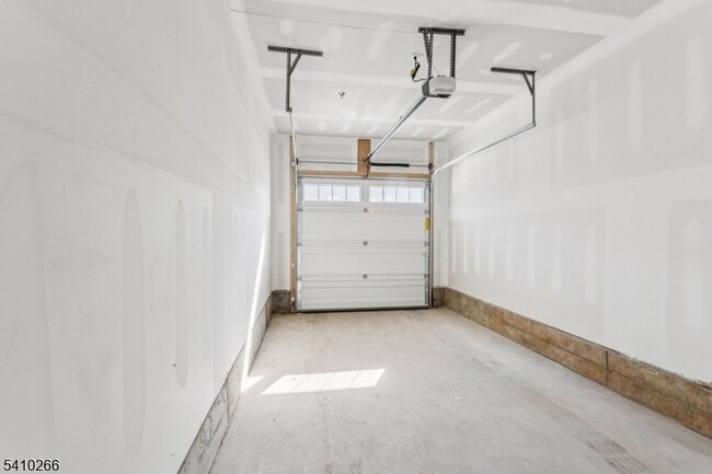 Building Photo - 179 Jasmine Dr