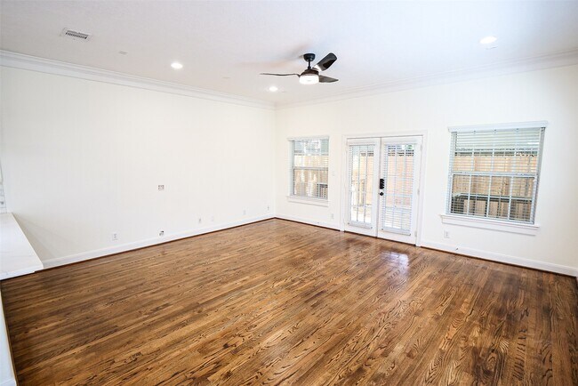 Building Photo - 6116 1/2 Hamman St