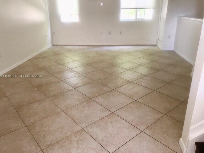 Building Photo - 2991 NE 185th St