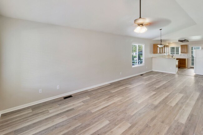Building Photo - 2488 Sapphire St