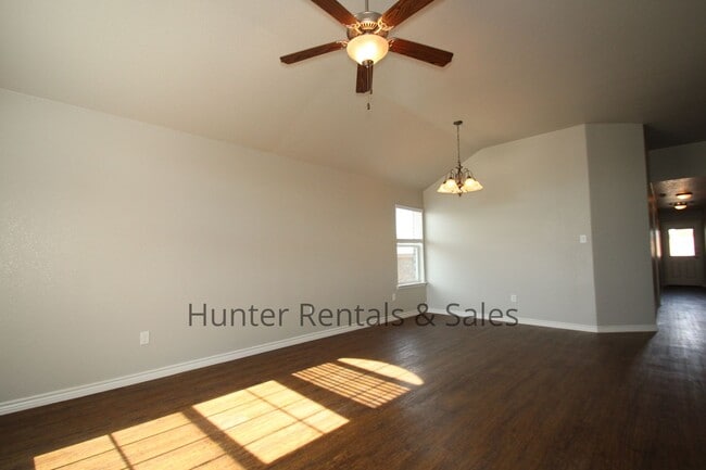 Building Photo - Luxury Duplex Close to Texas A&M-Central T...