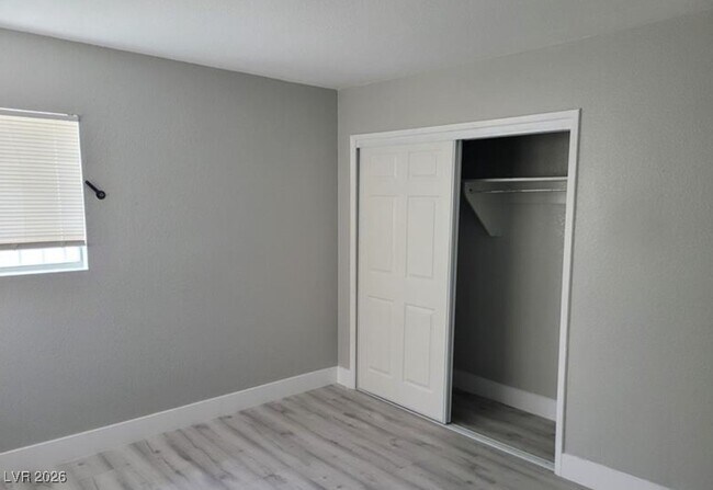 Building Photo - 1828 Lewis Ave