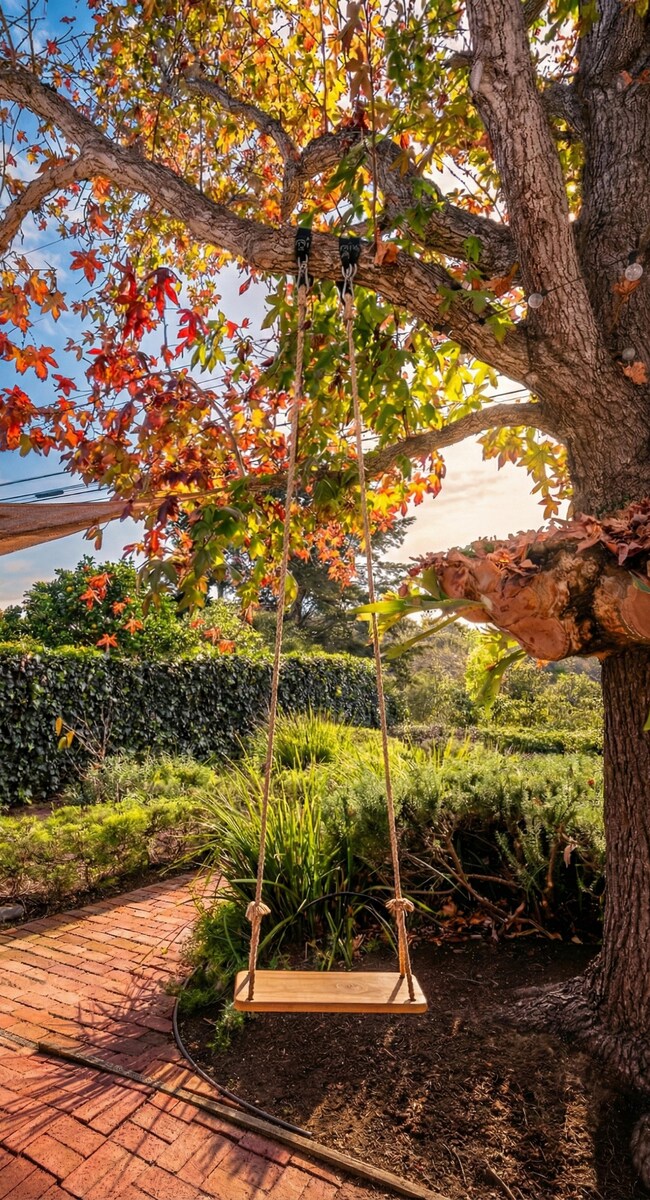 Building Photo - 1476 Crestline Dr