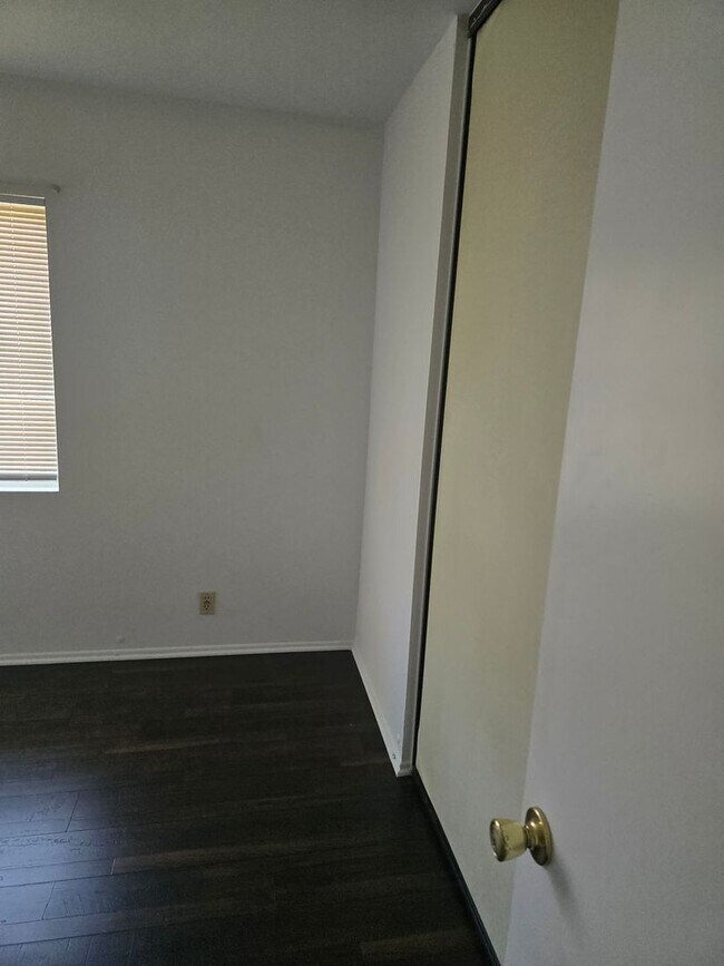 Building Photo - BEAUTIFUL 4 BEDROOM 3 BATH HOUSE. MOVE IN ...