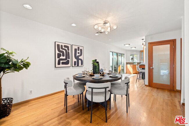 Building Photo - 8781 Lookout Mountain Ave