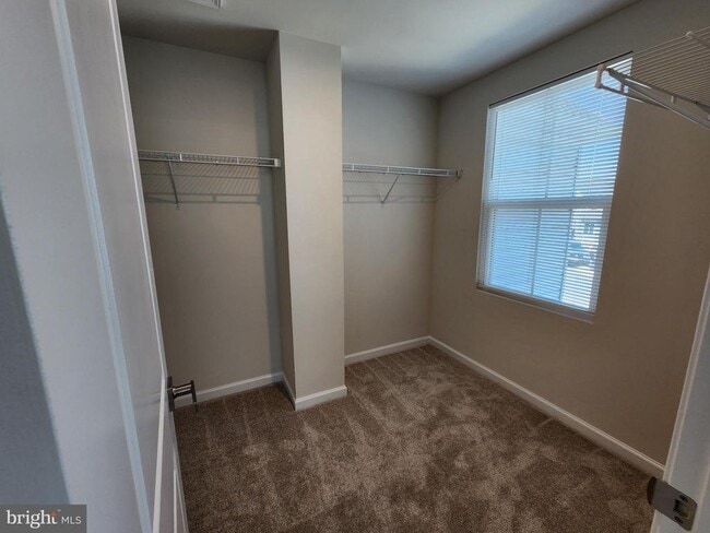 Building Photo - 619 Laurelwood Cir