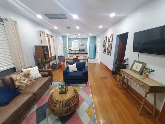 Building Photo - 1605 S Elm St