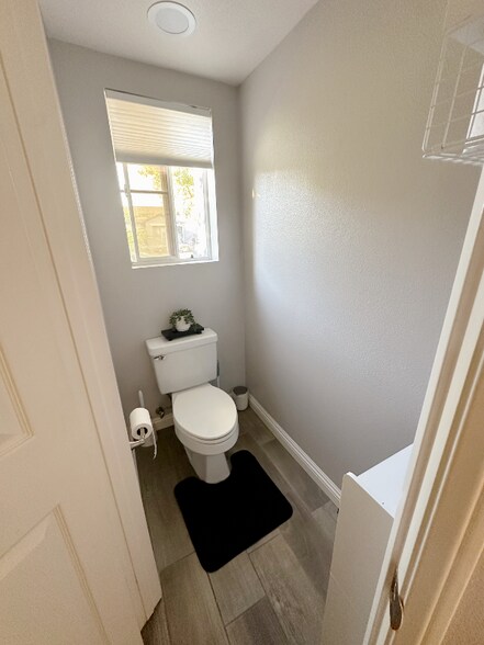 Building Photo - 39850 St Honore Dr