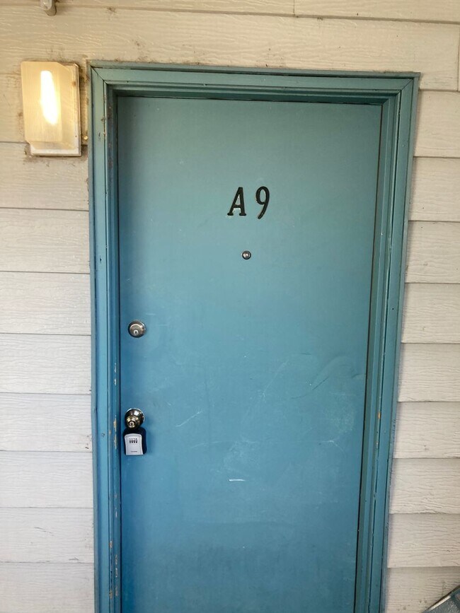 Building Photo - 1135 Florida Rd