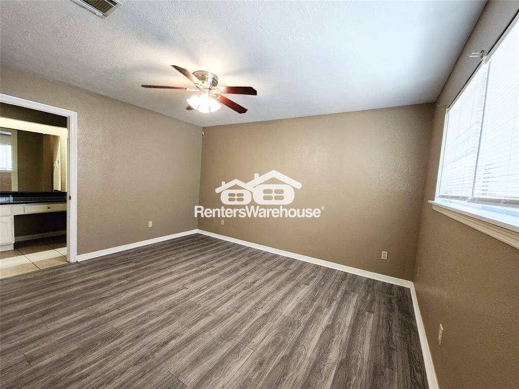 Building Photo - 1359 Tenderden Dr