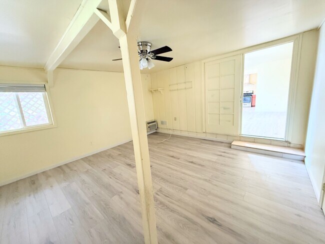 Building Photo - 282 W St Charles St