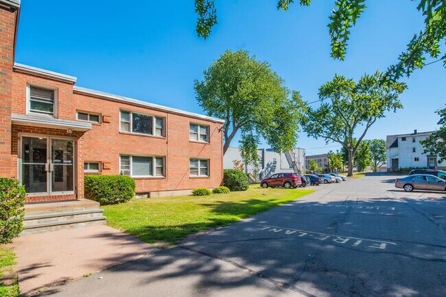 Building Photo - 353 A Main Street