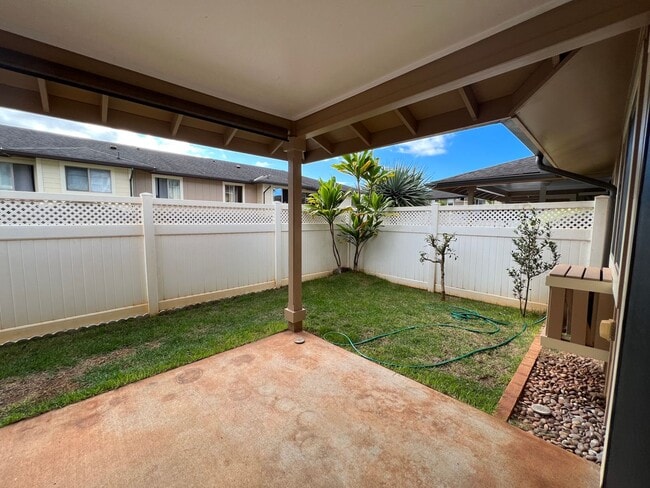 Building Photo - Spacious 2 bedrooms, 2 full baths with enclosed garage