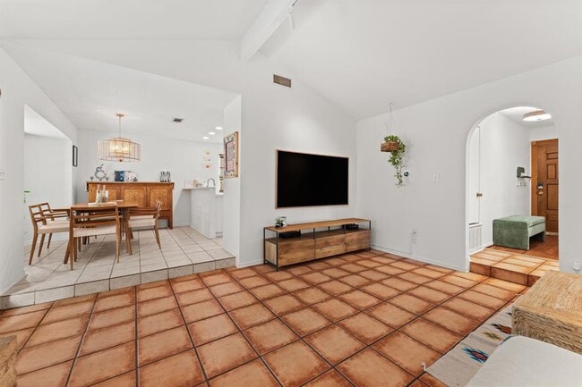 Building Photo - 6408 Sunnysky Way