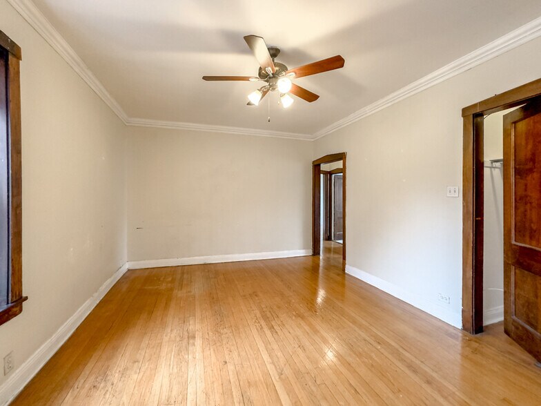 Building Photo - 4404 N Winchester Ave