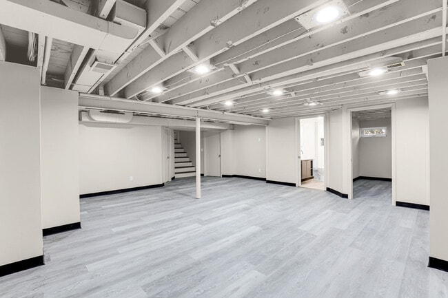 Building Photo - 351 Jefferson Ave