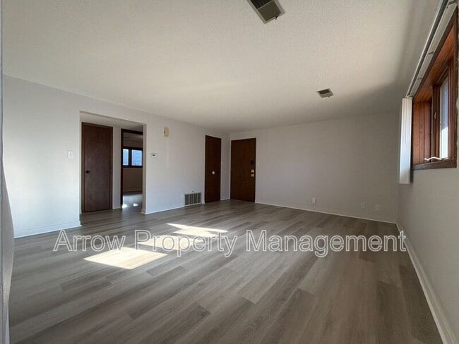 Building Photo - 424 N 4th St