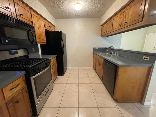 Building Photo - 1411 Waterloo Tr