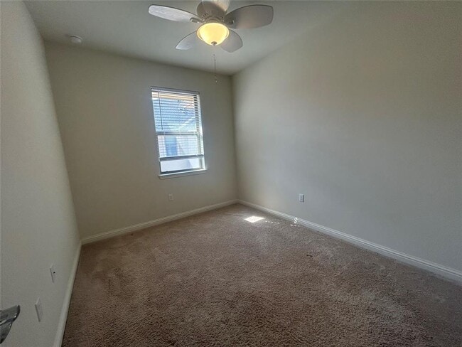 Building Photo - 13800 Lyndhurst St