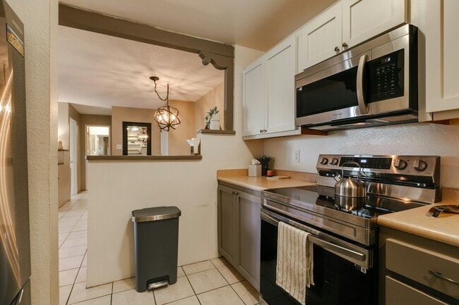 Building Photo - 159 K Calle Ojo Feliz