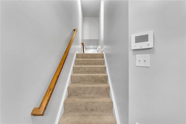 Building Photo - 356 Sunrise Dr