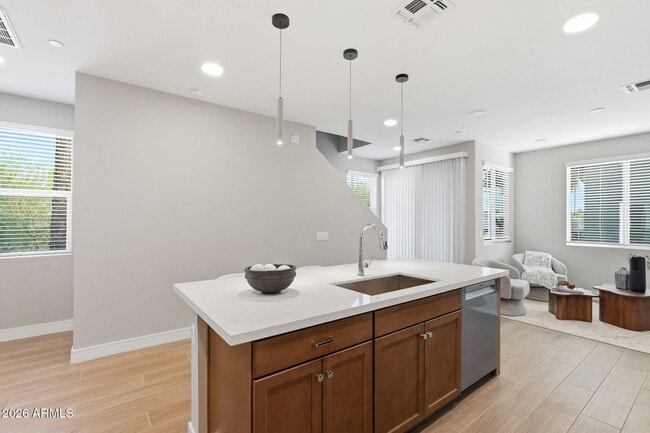 Building Photo - 850 N 8th Ave