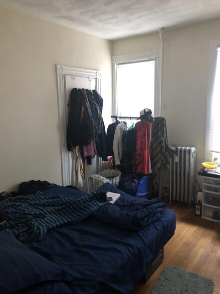 Building Photo - 121 Hillside St