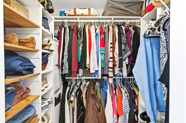 Building Photo - 7210 Towering Oaks Dr